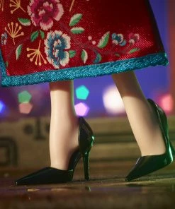 BARBIE LUNA NEW YEAR DOLL -CRAYOLA Shop 887961916065 10