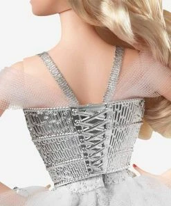 BARBIE 2021 HOLIDAY BARBIE DOLL 11 BARBIE 2021 HOLIDAY BARBIE DOLL -CRAYOLA Shop HolidayBarbie6